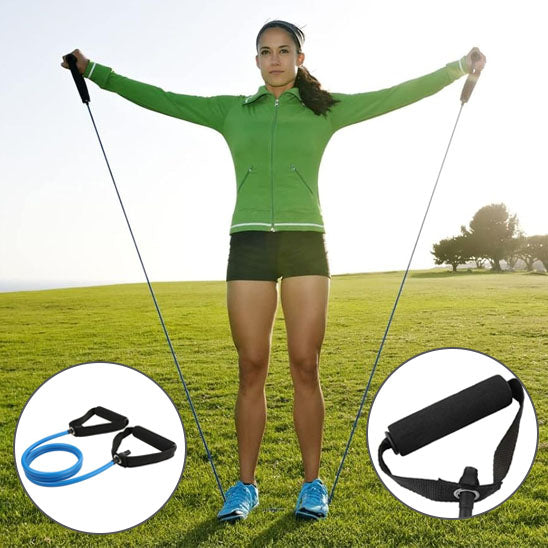 femme a exterieur fait des exercice et nous montre le confort des poigne