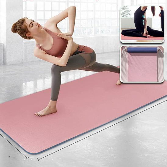 femme etire la jambe sur un tapis