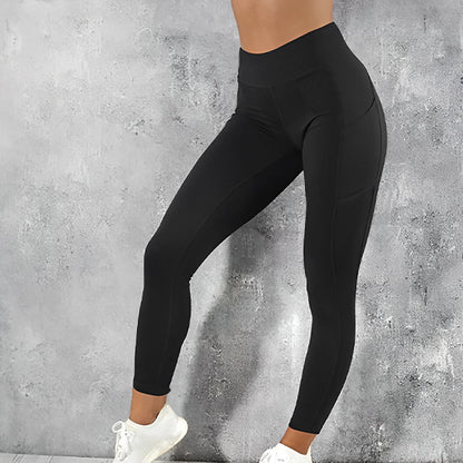 femme sur le cote qui montre ces leggings  noir
