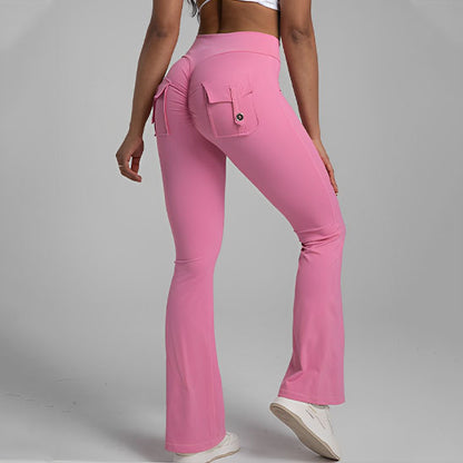 femme dos a nous montre la couleur de ces leggings rose