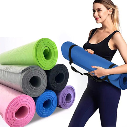 femme avec tapis roule facile a transporte et avec les six tapis de couleur différente 