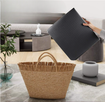 tapis noir plie et mit dans un sac